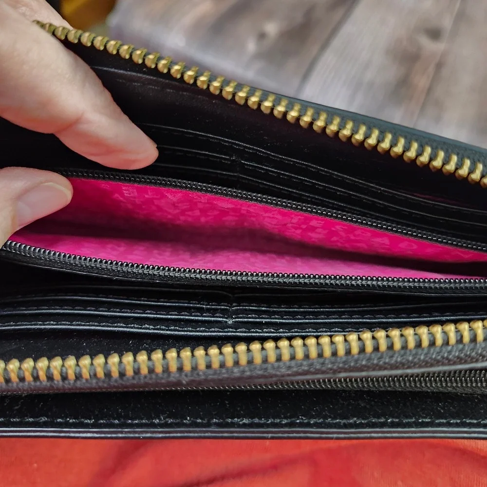 Kate Spade New York Black Pebbled Leather Zip Around Wristlet Wallet Designer